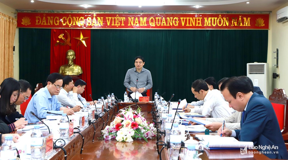 Một cuộc họp của Ban Thường vụ Tỉnh ủy Nghệ An