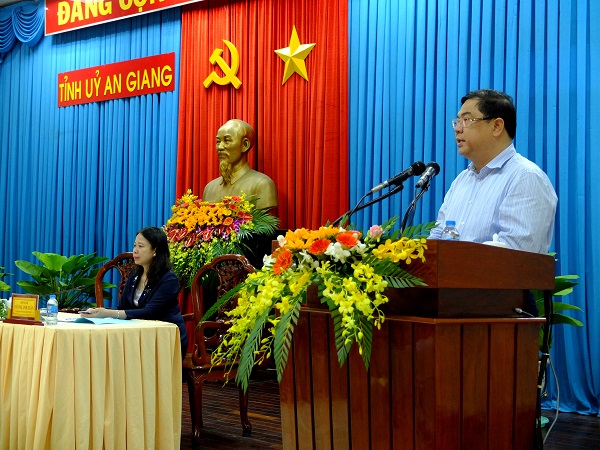 Đồng chí Phạm Gia Túc, Phó trưởng Ban Nội chính Trung ương phát biểu kết luận Hội nghị
