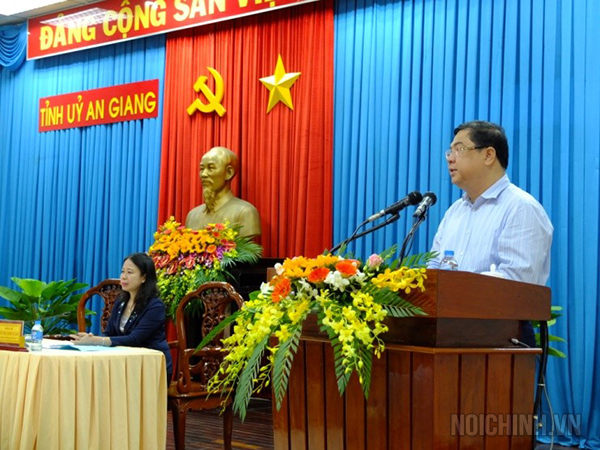 Đồng chí Phạm Gia Túc, Phó trưởng Ban Nội chính Trung ương phát biểu tại Hội nghị