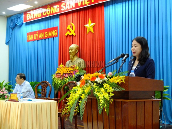 Đồng chí Võ Thị Ánh Xuân, Ủy viên Trung ương Đảng, Bí thư Tỉnh ủy An Giang phát biểu tại Hội nghị.