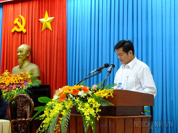 Đồng chí Phan Bá, Vụ trưởng Vụ Công tác phía Nam, Ban Nội chính Trung ương Báo cáo tại Hội nghị
