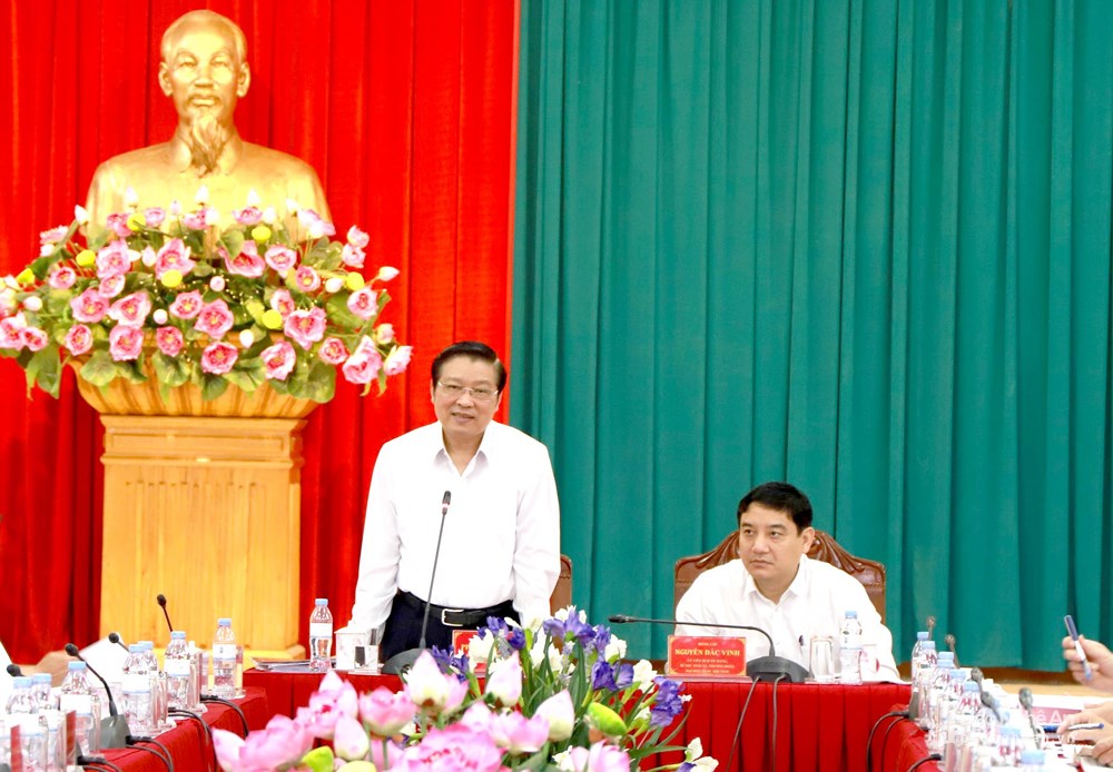 Đồng chí Phan Đình Trạc, Bí thư Trung ương Đảng, Trưởng Ban Nội chính Trung ương phát biểu tại buổi làm việc với Ban Thường vụ Tỉnh ủy Nghệ An