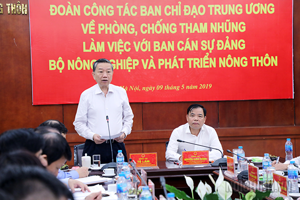 Đồng chí Tô Lâm, Ủy viên Bộ Chính trị, Bộ trưởng Bộ Công an, Phó trưởng Ban Chỉ đạo Trung ương về phòng, chống tham nhũng phát biểu tại buổi làm việc