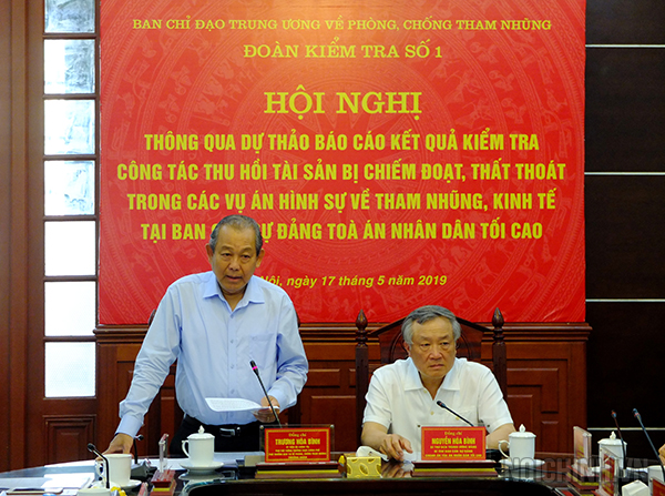 Đồng chí Trương Hoà Bình, Uỷ viên Bộ Chính trị, Phó Thủ tướng Thường trựcChính phủ, Phó Trưởng Ban chỉ đạo Trung ương về phòng, chống tham nhũng, phát biểu kết luận. 