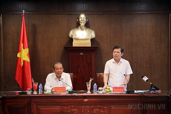 Đồng chí Lê Minh Trí, Ủy viên Trung ương Đảng, Viện trưởng, Bí thư Ban cán sự đảng Viện kiểm sát nhân dân tối cao phát biểu tại Hội nghị