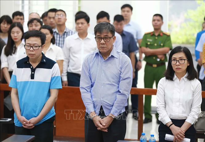 Các bị cáo Nguyễn Tuấn Hùng, Vũ Thị Ngọc Lan, Đỗ Văn Khạnh tại phiên tòa ngày 6-5-2019