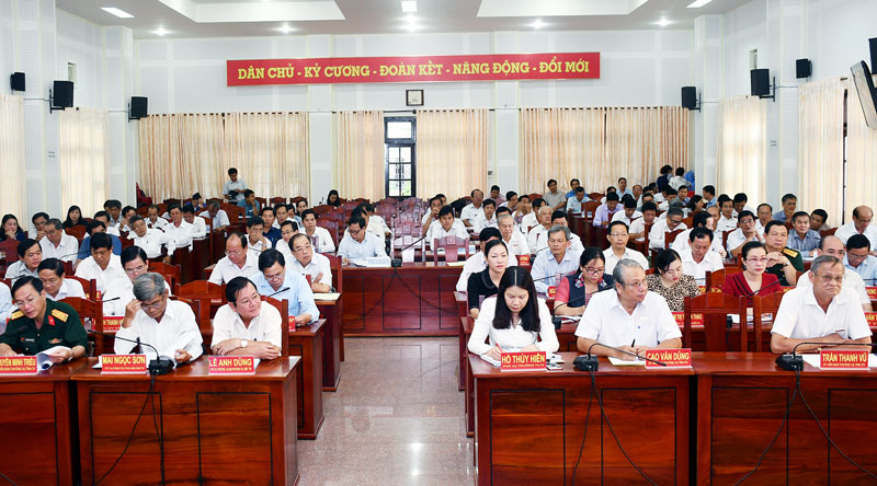 Các đại biểu dự Hội nghị Tỉnh ủy Bến Tre lần thứ 16