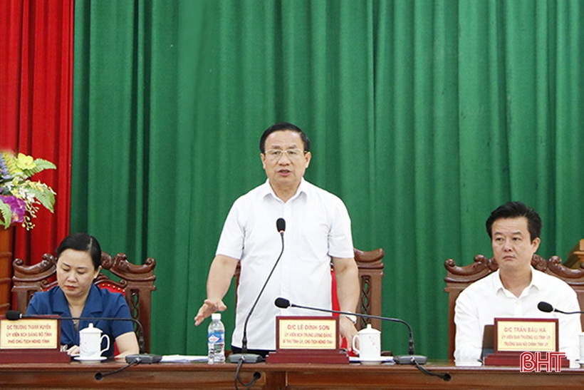 Bí thư Tỉnh ủy Lê Đình Sơn phát biểu tại buổi tiếp dân