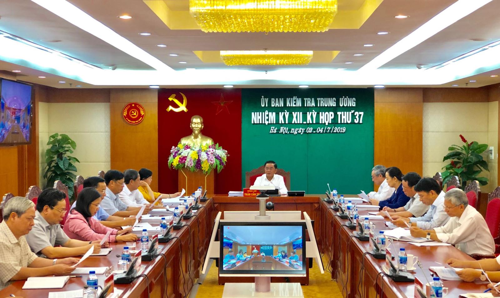 Đồng chí Trần Cẩm Tú, Bí thư Trung ương Đảng, Chủ nhiệm Ủy ban Kiểm tra Trung ương chủ trì kỳ họp thứ 37