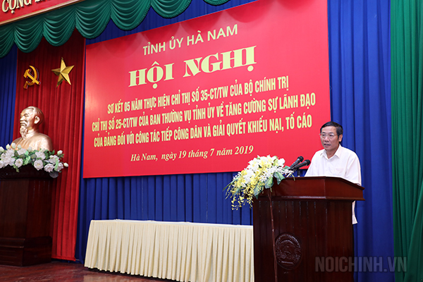Đồng chí Phạm Sỹ Lợi, Phó Bí thư Thường trực, Chủ tịch HĐND tỉnh Hà Nam phát biểu tại Hội nghị