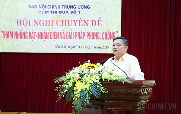Đồng chí Dương Văn Thống, Phó Bí thư Thường trực Tỉnh ủy, Trưởng Đoàn đại biểu Quốc hội tỉnh Yên Bái phát biểu