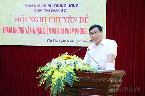 Đồng chí Phùng Tiến Quân, Tỉnh ủy viên, Trưởng Ban Nội chính Tỉnh ủy Tuyên Quang, Cụm trưởng Cụm số 1 trình bày Báo cáo kết quả công tác 6 tháng đầu năm 2019