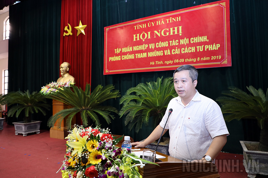 Đồng chí Trần Tiến Hưng, Phó Bí thư, Chủ tịch UBND tỉnh Hà Tĩnh phát biểu tại Hội nghị