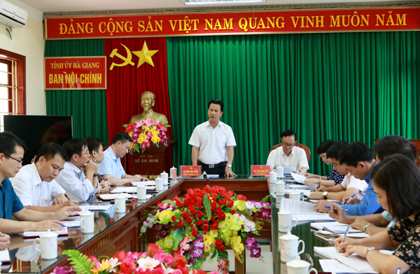 Đồng chí Đặng Quốc Khánh, Ủy viên dự khuyết Trung ương Đảng, Bí thư Tỉnh ủy Hà Giang phát biểu tại buổi làm việc