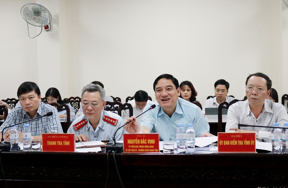 Đồng chí Nguyễn Đắc Vinh,Ủy viên Trung ương Đảng, Bí thư Tỉnh ủy Nghệ An chủ trì buổi tiếp công dân (tháng 6-2019)