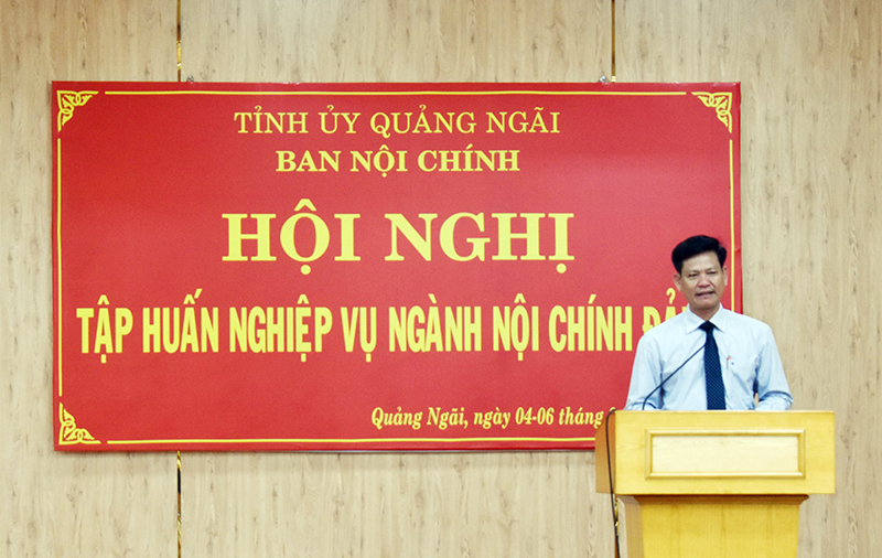 Đồng chí Ngô Văn Trọng, Ủy viên Ban Thường vụ, Trưởng ban Nội chính Tỉnh ủy, phát biểu tại Hội nghị