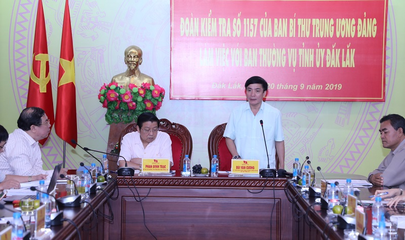 Đồng chí Bùi Văn Cường, Ủy viên Trung ương Đảng, Bí thư Tỉnh ủy Đắk Lắk phát biểu tại Hội nghị