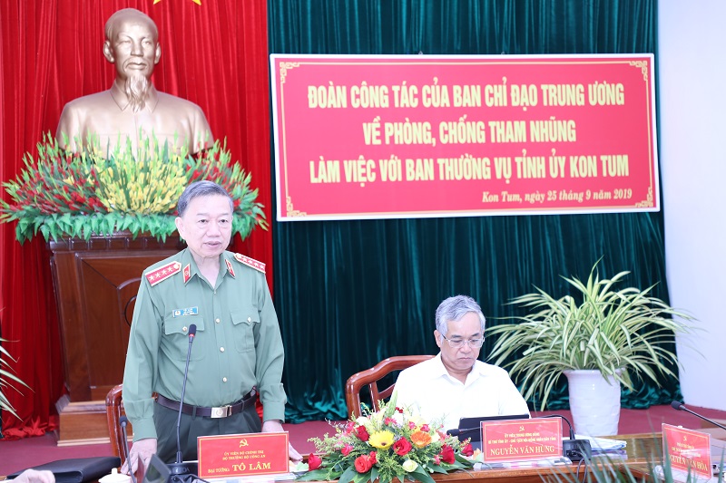 Đồng chí Tô Lâm, Ủy viên Bộ Chính trị, Bộ trưởng Bộ Công an, trưởng Đoàn công tác phát biểu tại Hội nghị