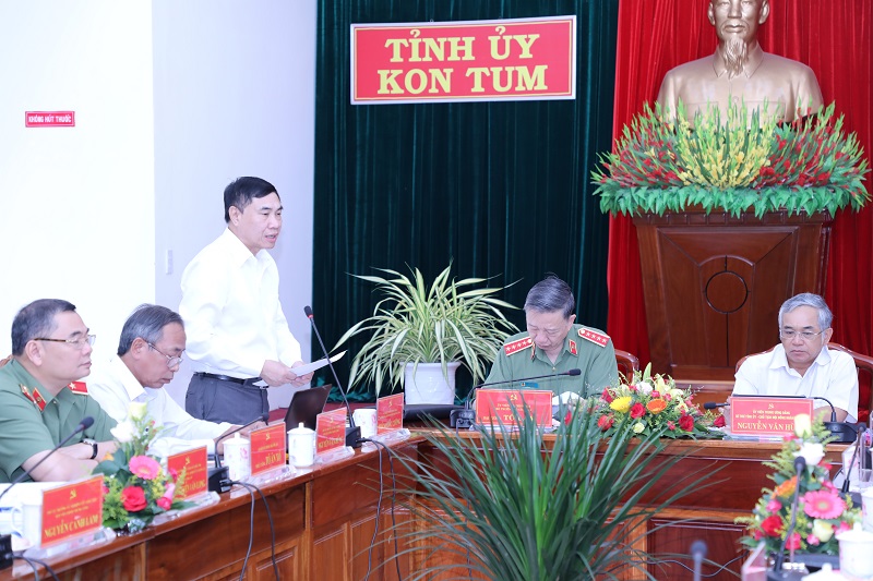 Đồng chí Trần Quốc Cường, Ủy viên Trung ương Đảng, Phó trưởng Ban Nội chính Trung ương, Phó trưởng Đoàn công tác công bố kế hoạch kiểm tra tại Kon Tum