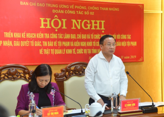 Đồng chí Lê Đình Sơn, Ủy viên Trung ương Đảng, Bí thư Tỉnh ủy Hà Tĩnh phát biểu tại Hội nghị