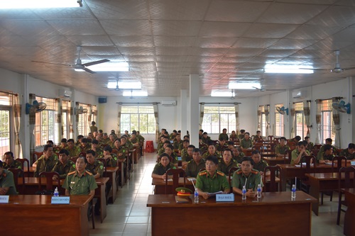 Các đại biểu tham gia lớp bồi dưỡng nghiệp vụ Công an tỉnh Cà Mau