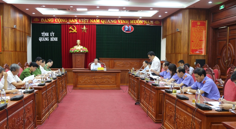 Đồng chí Hoàng Đăng Quang, Ủy viên Trung ương Đảng, Bí thư Tỉnh ủy, Chủ tịch HĐND tỉnh Quảng Bình phát biểu tại buổi làm việc