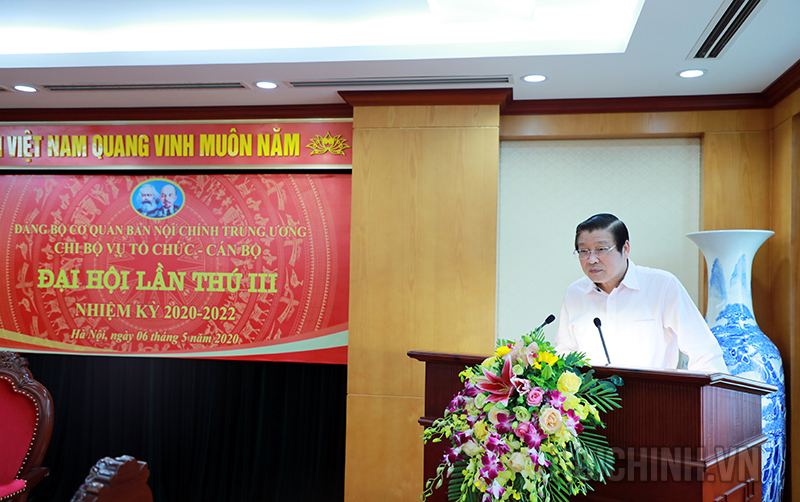 Đồng chí Phan Đình Trạc, Bí thư Trung ương Đảng, Trưởng Ban Nội chính Trung ương phát biểu tại Đại hội