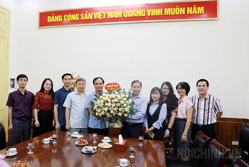 Vụ Nghiên cứu tổng hợp chúc mừng Tạp chí Nội chính nhân kỷ niệm 95 năm Ngày Báo chí cách mạng Việt Nam