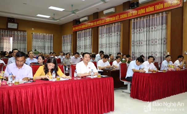 Các đại biểu Quốc hội tỉnh Nghệ An tiếp xúc với cử tri xã Châu Hạnh, thị trấn Tân Lạc, huyện Quỳ Châu 