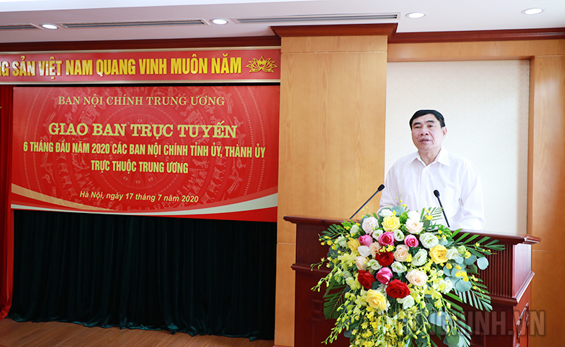 3.	Đồng chí Trần Quốc Cường, Ủy viên Trung ương Đảng, Phó trưởng Ban Nội chính Trung ương trình bày báo cáo tại Hội nghị