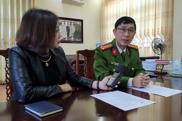 Đại tá Bùi Xuân Phong, Phó Giám đốc Công an tỉnh Lai Châu cung cấp thông tin cho báo chí về vụ án “Tham ô tài sản” xảy ra tại Phòng Giáo dục và Đào tạo huyện Sìn Hồ