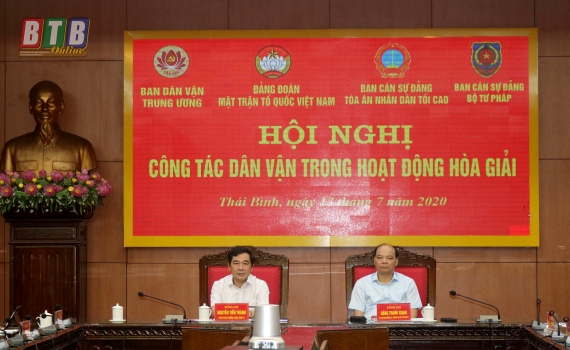 Đồng chí Nguyễn Tiến Thành, Phó Bí thư Thường trực Tỉnh ủy Thái Bình chủ trì Hội nghị trực tuyến toàn quốc về công tác dân vận trong hoạt động hòa giải, tại điểm cầu Thái Bình (tháng 7/2020)