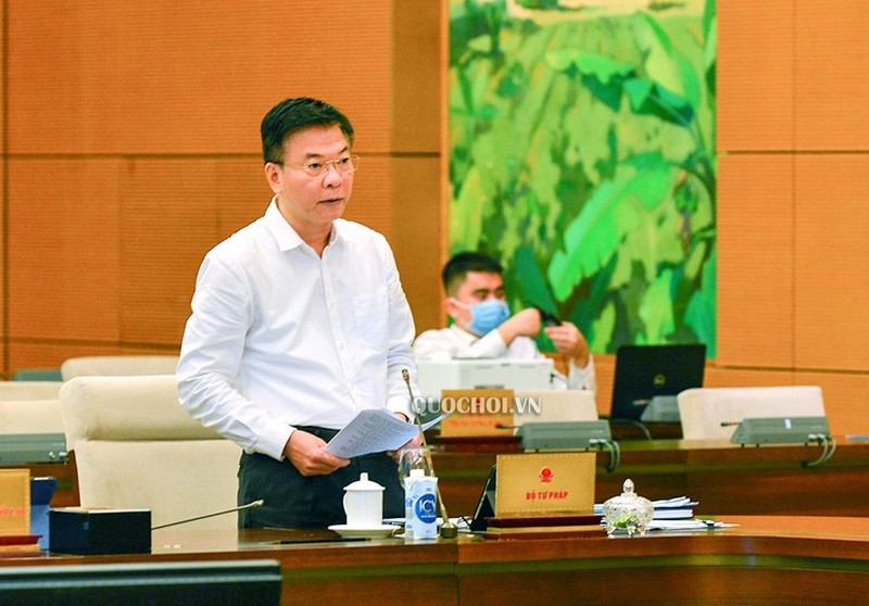 Bộ trưởng Bộ Tư pháp Lê Thành Long trình bày báo cáo của Chính phủ về công tác thi hành án tại phiên họp của Ủy ban thường vụ Quốc hội ngày 14/9