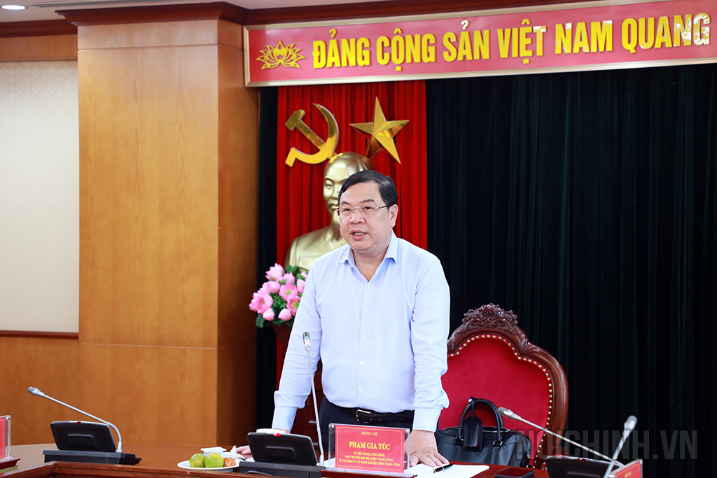 Đồng chí Phạm Gia Túc, Ủy viên Trungn ương Đảng, Phó trưởng Ban Nội chính Trung ương phát biểu tại Hội nghị