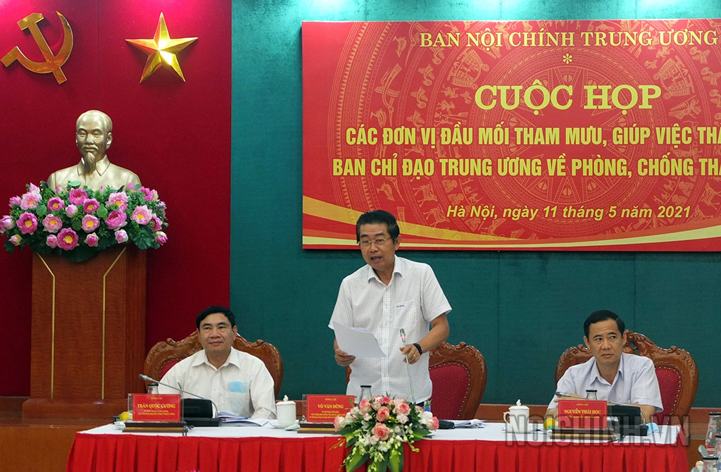 Đồng chí Võ Văn Dũng, Ủy viên Trung ương Đảng, Phó Trưởng ban Thường trực Ban Nội chính Trung ương phát biểu tại Cuộc họp