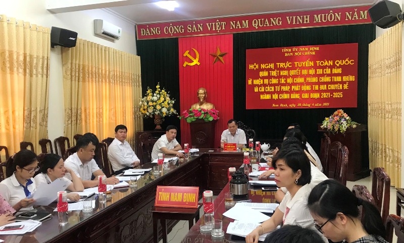 Các đại biểu tại điểm cầu Nam Định tham dự Hội nghị trực tuyến toàn quốc quán triệt Nghị quyết Đại hội XIII của Đảng về nhiệm vụ công tác nội chính, phòng, chống tham nhũng và cải cách tư pháp, do Ban Nội chính Trung ương tổ chức (tháng 4/2021)