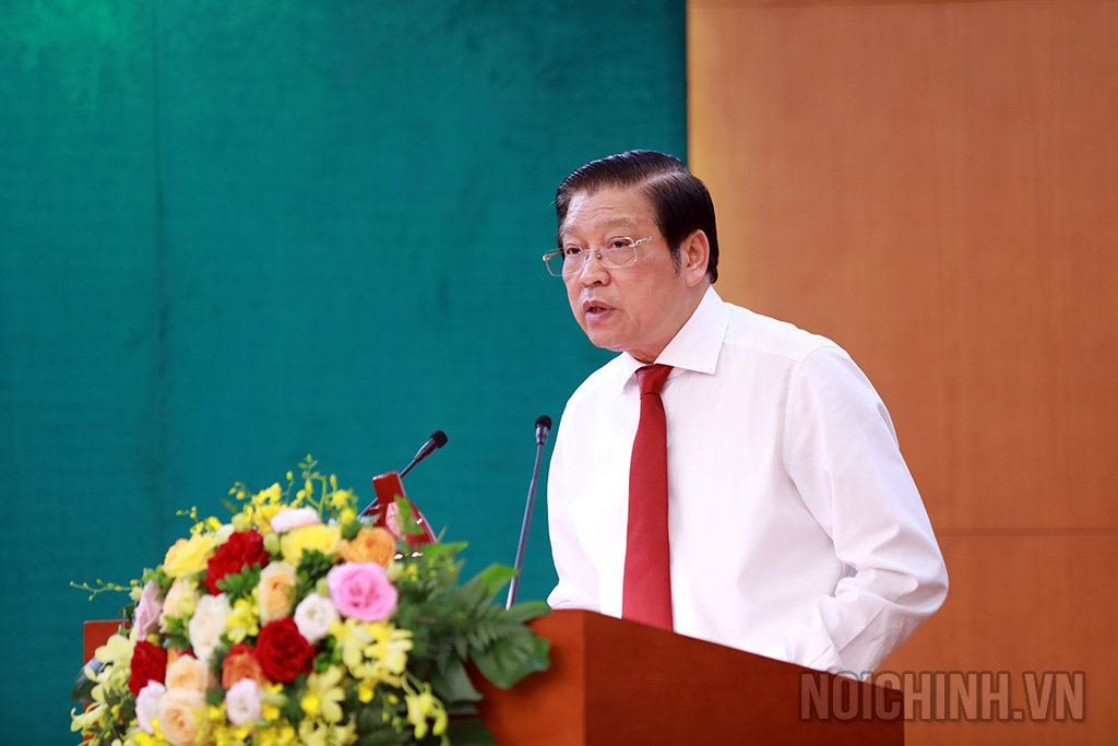 Đồng chí Phan Đình Trạc, Ủy viên Bộ Chính trị, Bí thư Trung ương Đảng, Trưởng Ban Nội chính Trung ương phát biểu kết luận tại Hội nghị