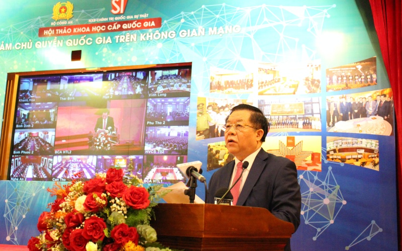  Đồng chí Nguyễn Trọng Nghĩa, Bí thư Trung ương Đảng, Trưởng Ban Tuyên giáo Trung ương phát biểu khai mạc hội thảo