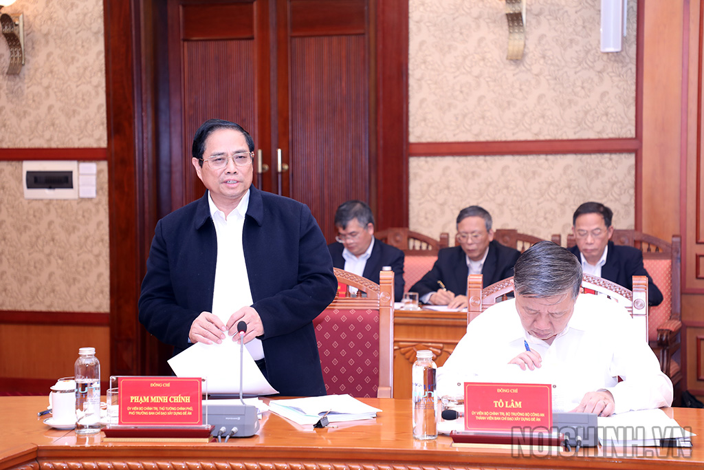 Đồng chí Phạm Minh Chính, Ủy viên Bộ Chính trị, Thủ tưởng Chính phủ, Phó Trưởng Ban Chỉ đạo xây dựng Đề án phát biểu