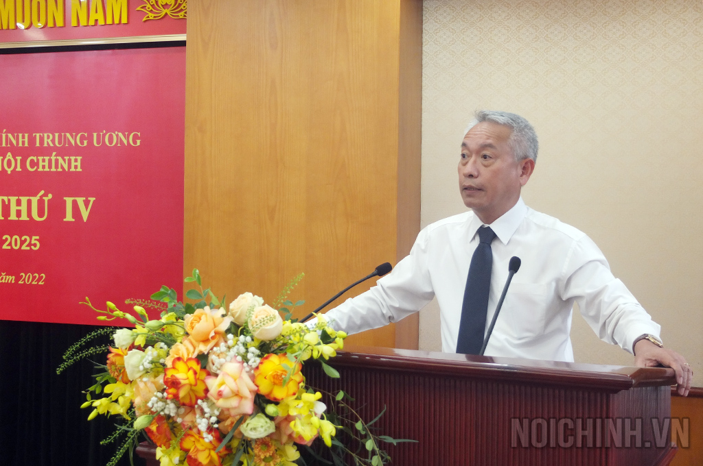Đồng chí Nguyễn Quốc Vinh, Bí thư Chi bộ nhiệm kỳ 2022-2025 phát biểu tại Đại hội
