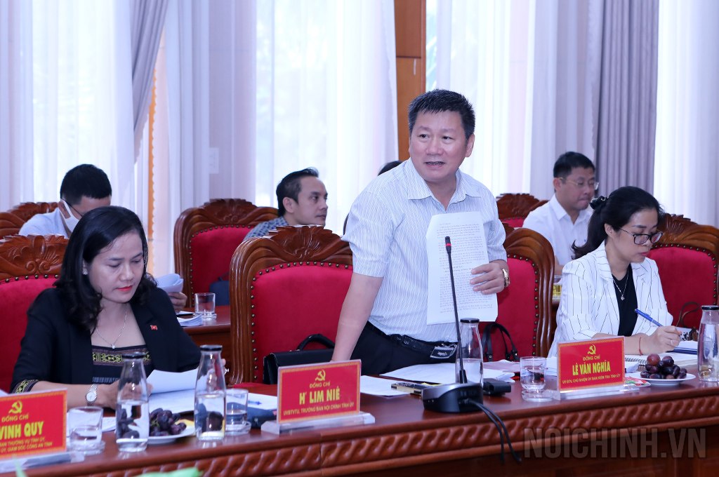 Đồng chí Lê Văn Nghĩa, Ủy viên Ban Thường vụ tỉnh ủy, Chủ nhiệm Ủy ban kiểm tra Tỉnh ủy Đắk Lắk