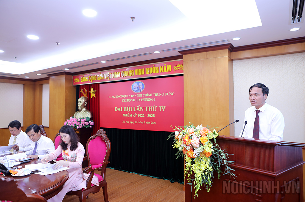Đồng chí Tạ Văn Giang, Ủy viên Ban Thường vụ, Trưởng Ban Tuyên giáo Đảng ủy Cơ quan Ban Nội chính Trung ương phát biểu tại Đại hội