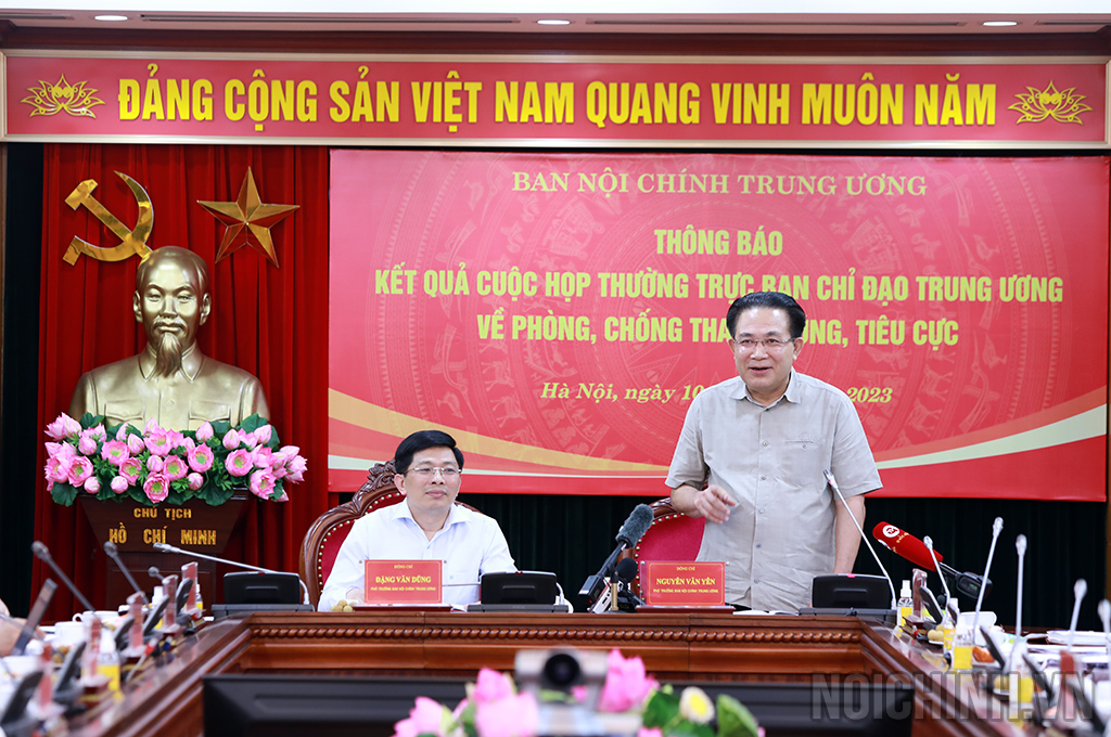 Đồng chí Nguyễn Văn Yên, Phó Trưởng Ban Nội chính Trung ương trả lời các câu hỏi của phóng viên