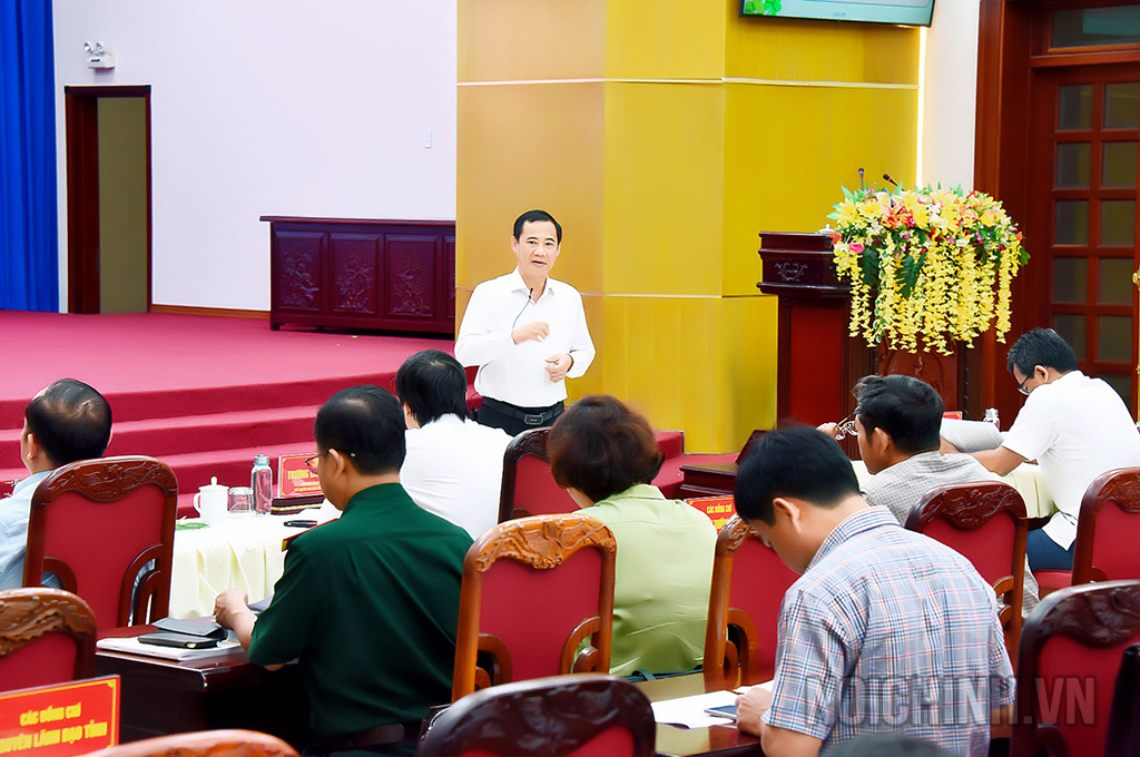 Đồng chí Nguyễn Thái Học, Phó Trưởng Ban Nội chính Trung ương phổ biến, quán triệt nội dung cốt lõi của Cuốn sách tại Hội nghị