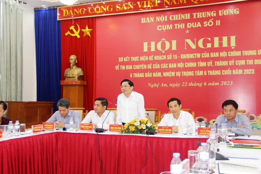 Đồng chí Đặng Văn Dũng, Phó Trưởng Ban Nội chính Trung ương phát biểu tại Hội nghị