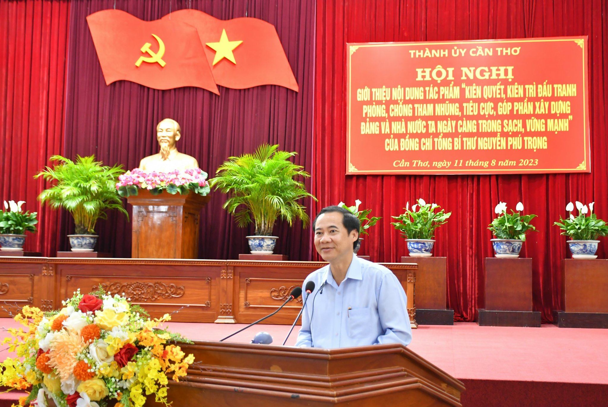 Đồng chí Nguyễn Thái Học, Phó Trưởng Ban Nội chính Trung ương đã giới thiệu những nội dung cốt lõi của Cuốn sách