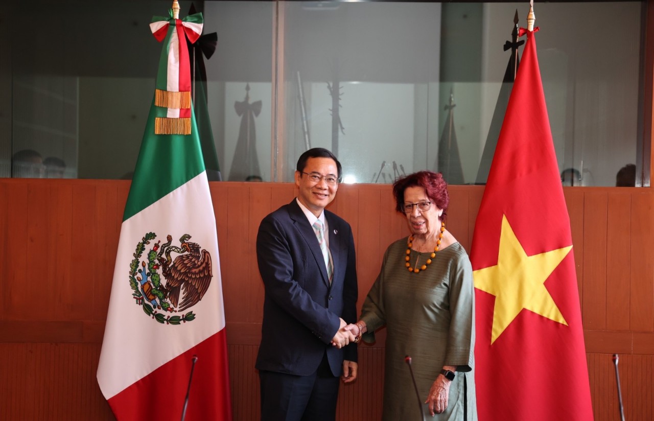 Đồng chí  Nguyễn Thái Học, Phó Trưởng Ban Nội chính Trung ương gặp Thứ trưởng Thứ nhất Bộ Ngoại giao Mexico Carmen Moreno Toscano. 