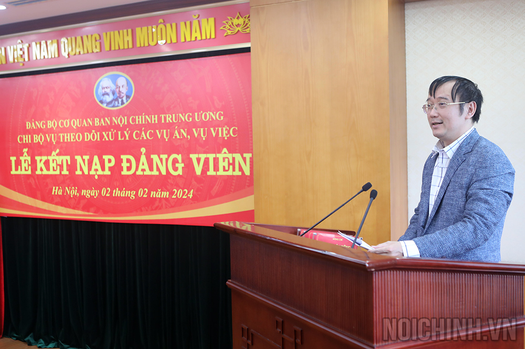 Đồng chí Mai Xuân Bình, Phó Bí thư, Phó Vụ trưởng Vụ Theo dõi xử lý các vụ án, vụ việc phát biểu tại buổi Lễ
