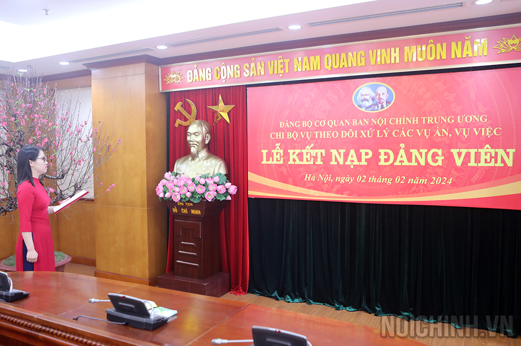 Đồng chí Nguyễn Như Quỳnh tuyên thệ