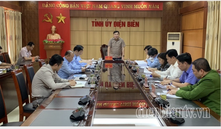 Đồng chí Trần Quốc Cường, Ủy viên Trung ương Đảng, Bí thư Tỉnh ủy, Trưởng Ban Chỉ đạo PCTNTC tỉnh Điện Biên phát biểu tại Cuộc họp